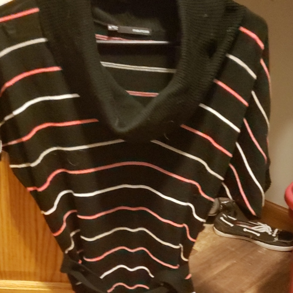 Size medium top - Picture 3 of 4